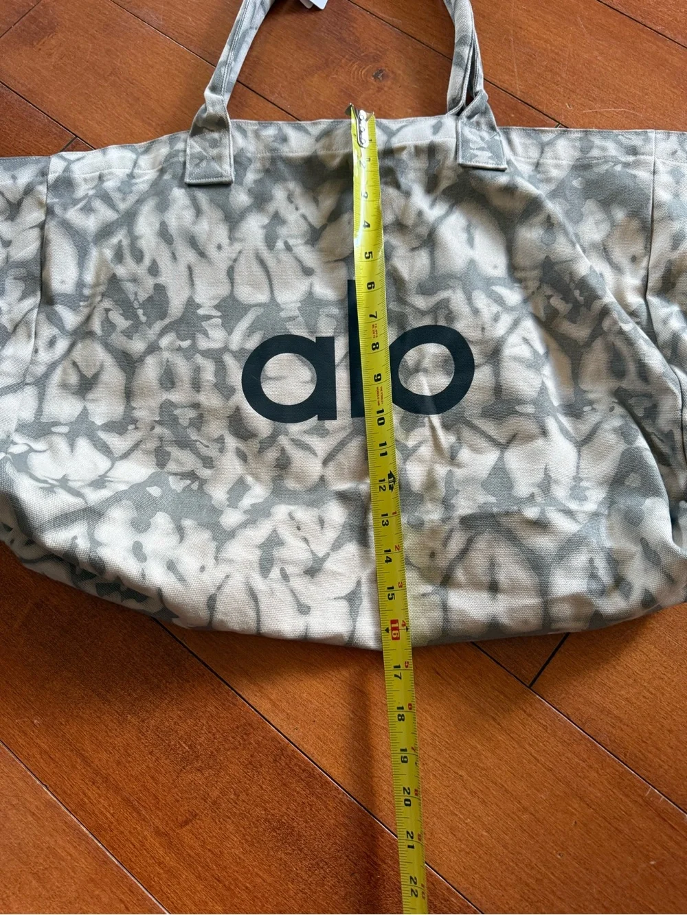 NWT ALO Yoga Gray Tie-Dye Canvas Tote with Black Logo